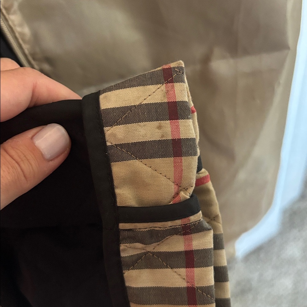 Burberry Black Quilted Women's Jacket - Picture 13 of 14